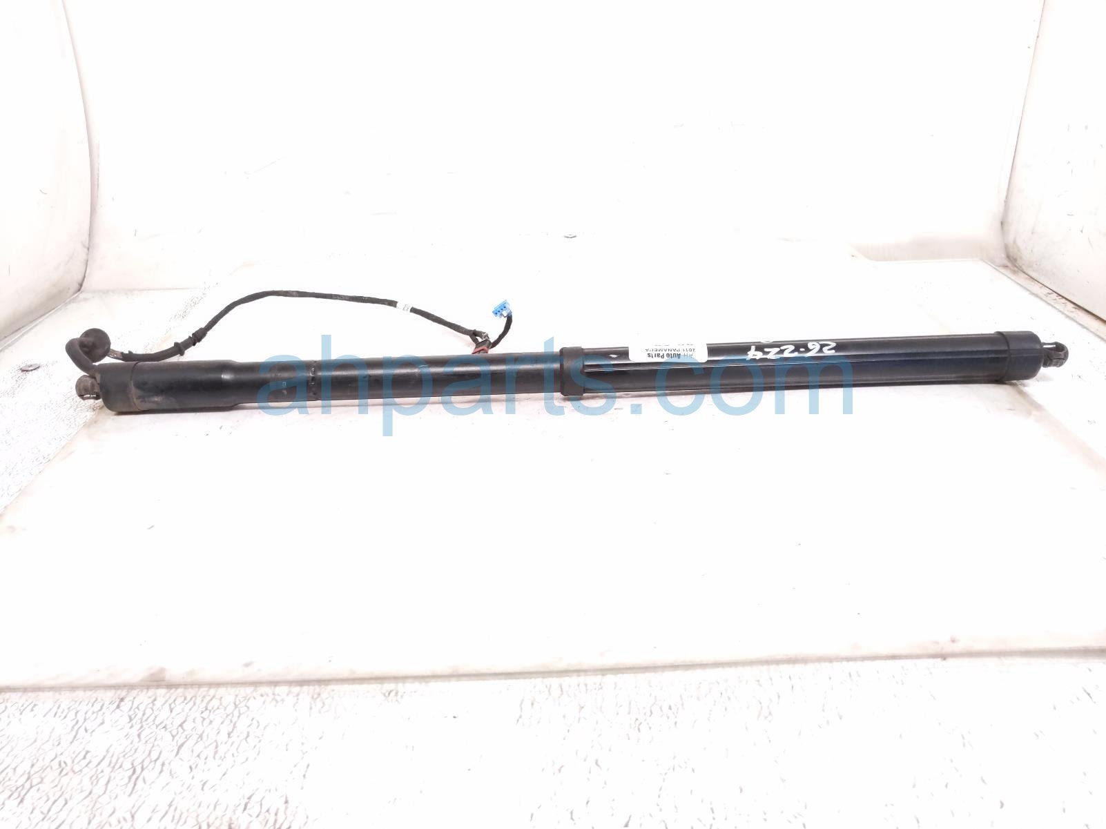 2011 Porsche Panamera Rear Driver Power Liftgate Strut/shock 970 512 573 20 Replacement 2011 Porsche Panamera Rear Driver Power Liftgate Strut/shock 970 512 573 20 Replacement thumbnail