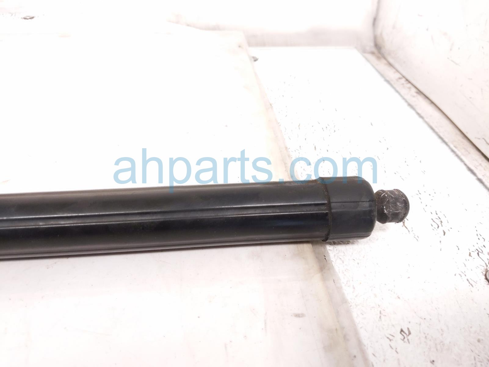 2011 Porsche Panamera Rear Driver Power Liftgate Strut/shock 970 512 573 20 Replacement 2011 Porsche Panamera Rear Driver Power Liftgate Strut/shock 970 512 573 20 Replacement thumbnail