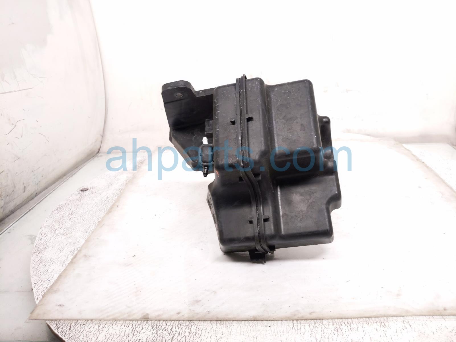 2023 Volkswagen Taos Windshield Washer Reservoir Tank 2GJ 955 453 A Replacement 2023 Volkswagen Taos Windshield Washer Reservoir Tank 2GJ 955 453 A Replacement thumbnail