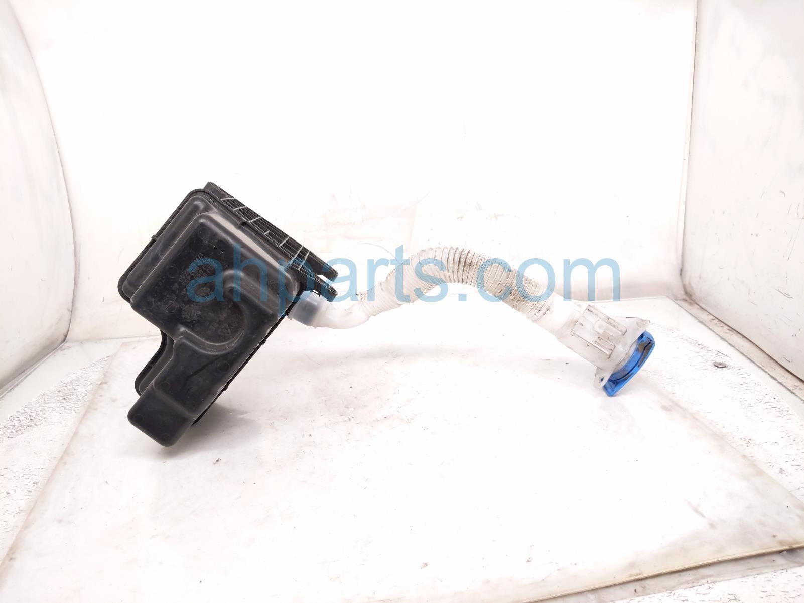2023 Volkswagen Taos Windshield Washer Reservoir Tank 2GJ 955 453 A Replacement 2023 Volkswagen Taos Windshield Washer Reservoir Tank 2GJ 955 453 A Replacement thumbnail