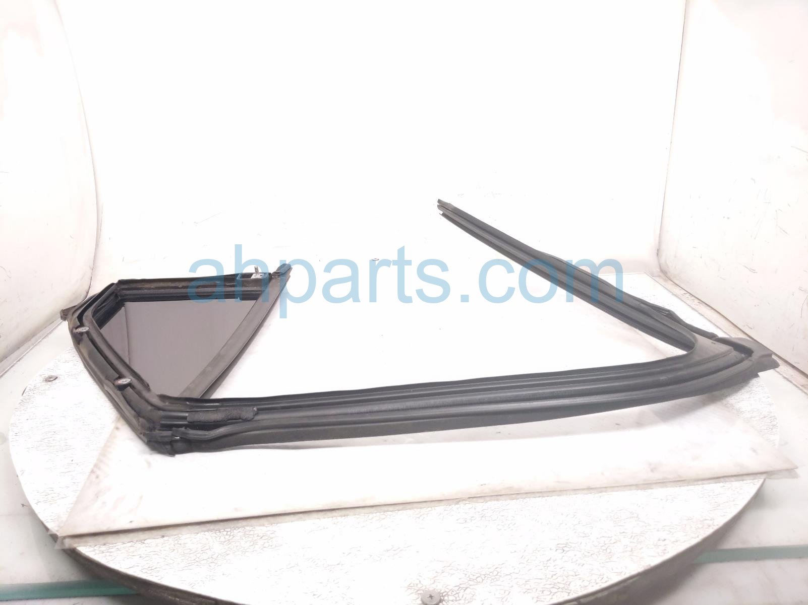 2020 Ford Explorer Window / Rear Passenger Door Vent Glass LB5Z 7825504 BA Replacement 2020 Ford Explorer Window / Rear Passenger Door Vent Glass LB5Z 7825504 BA Replacement thumbnail