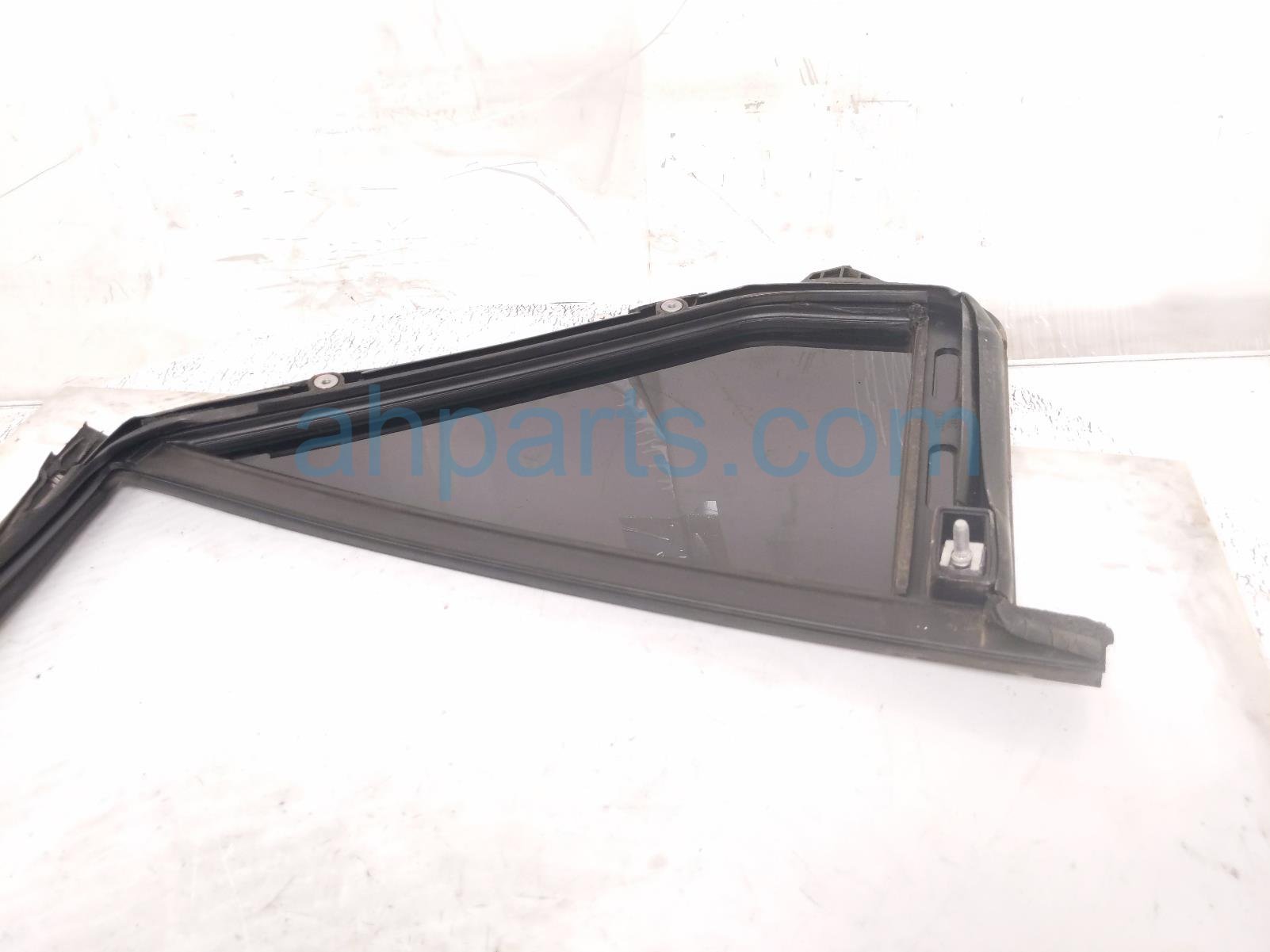 2020 Ford Explorer Window / Rear Passenger Door Vent Glass LB5Z 7825504 BA Replacement 2020 Ford Explorer Window / Rear Passenger Door Vent Glass LB5Z 7825504 BA Replacement thumbnail