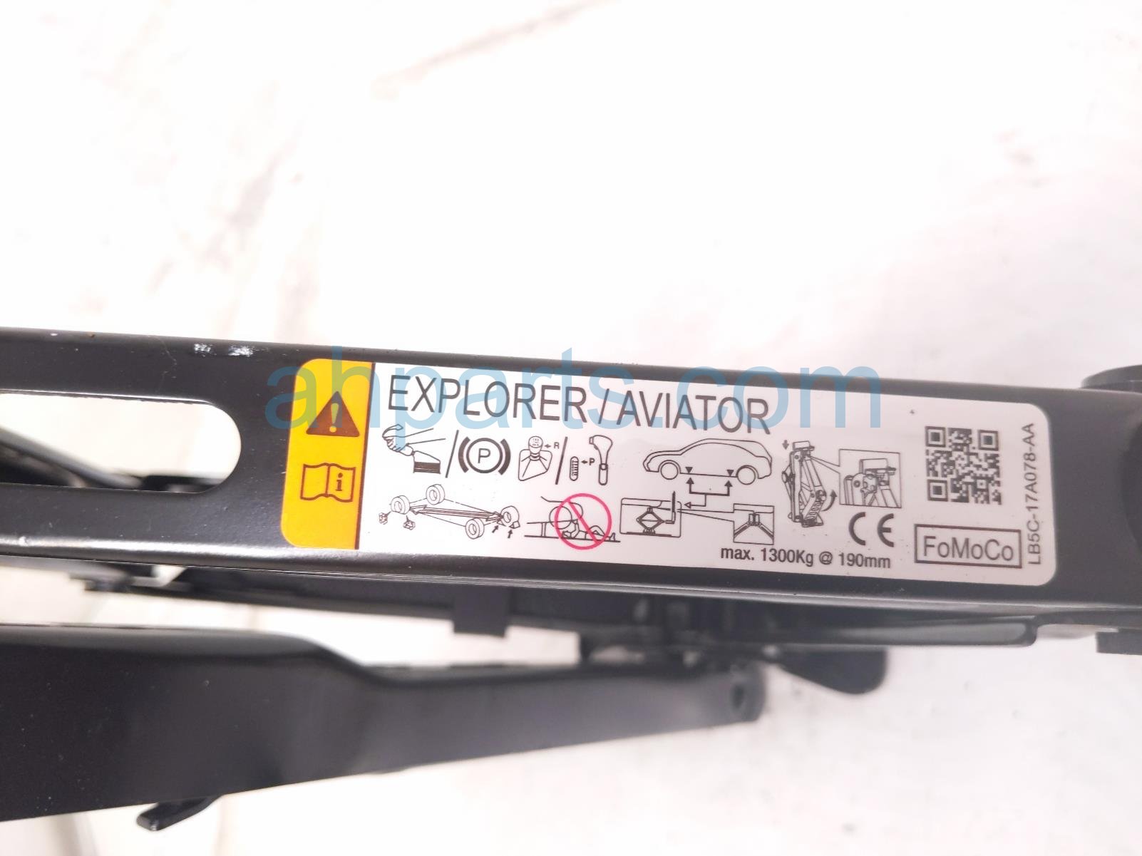 2020 Ford Explorer Scissor Jack Assembly LB5Z 17080 A Replacement 2020 Ford Explorer Scissor Jack Assembly LB5Z 17080 A Replacement thumbnail
