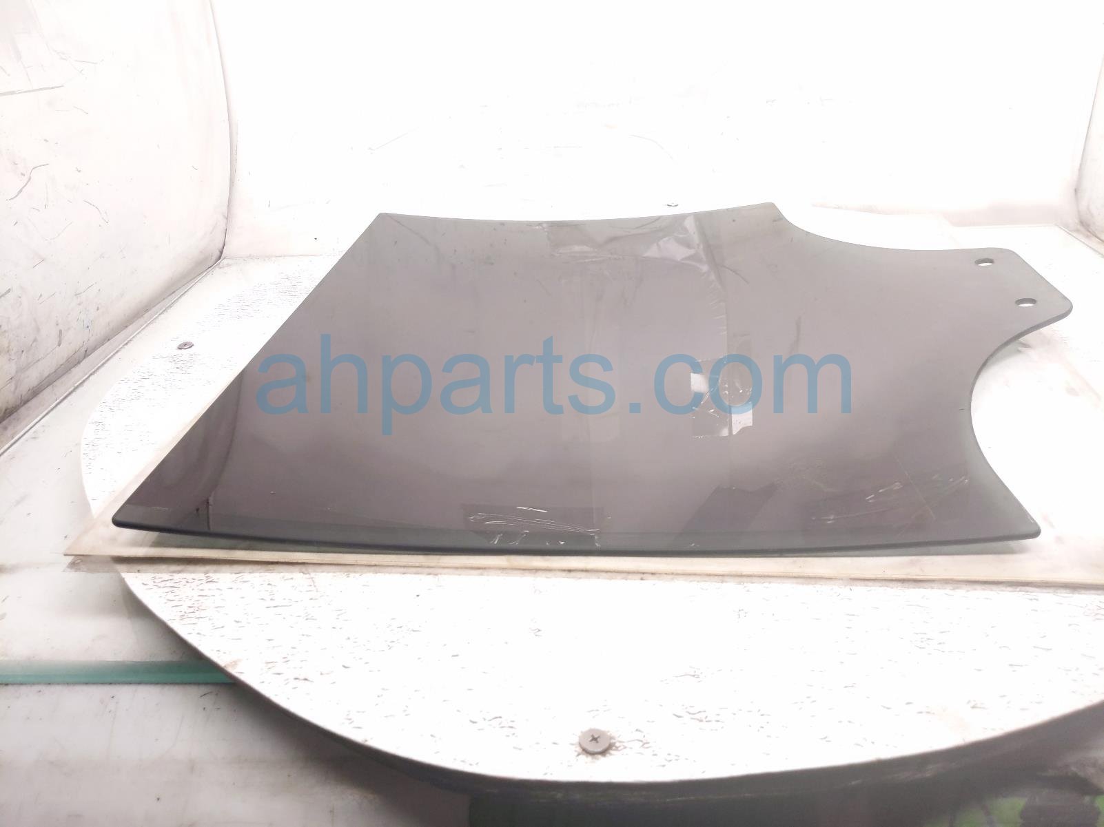2020 Ford Explorer Rear Passenger Door Glass Window LB5Z 7825712 E Replacement 2020 Ford Explorer Rear Passenger Door Glass Window LB5Z 7825712 E Replacement thumbnail