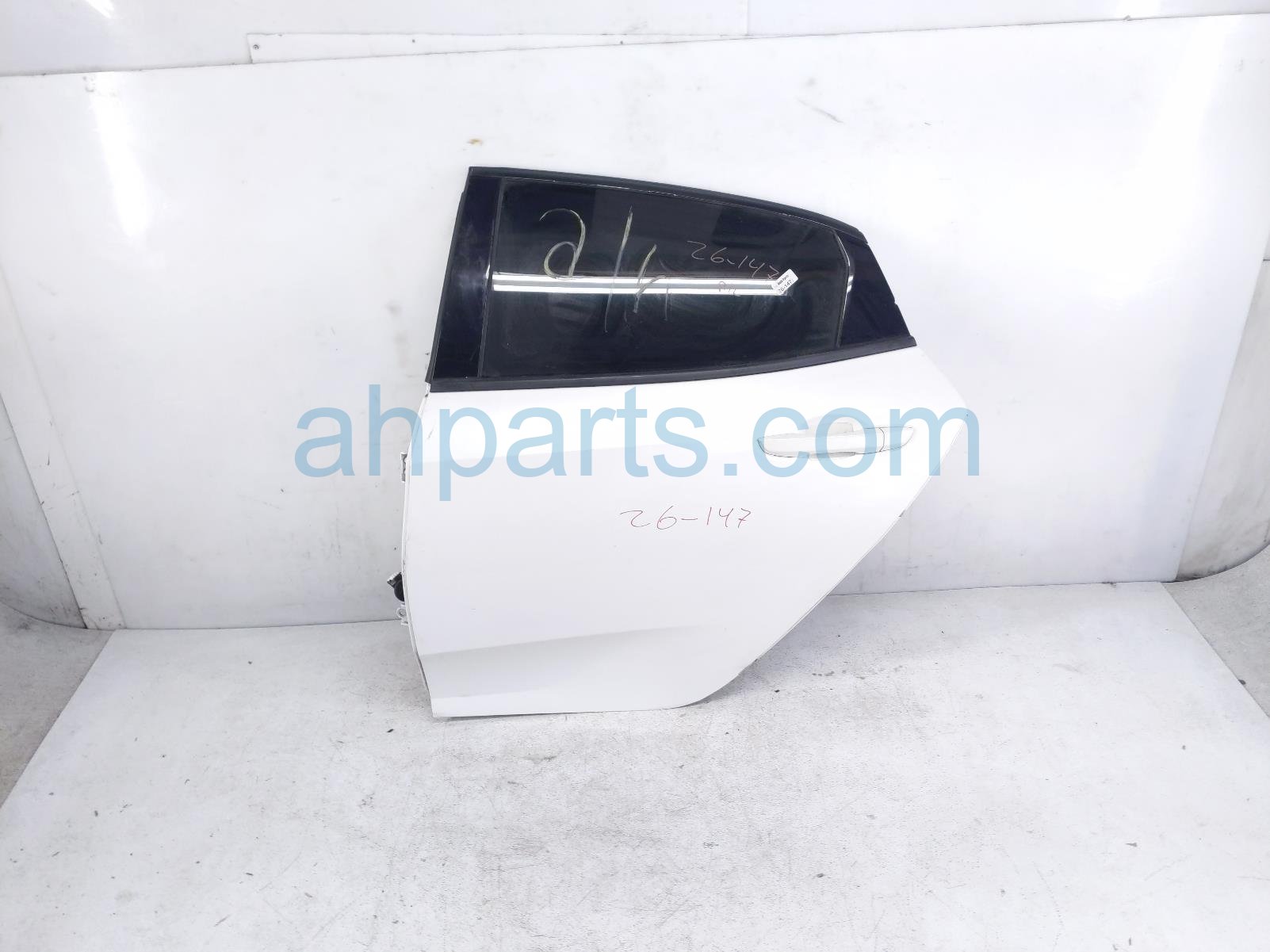$645 Honda RR/LH DOOR - WHITE - NO INSIDE TRIM