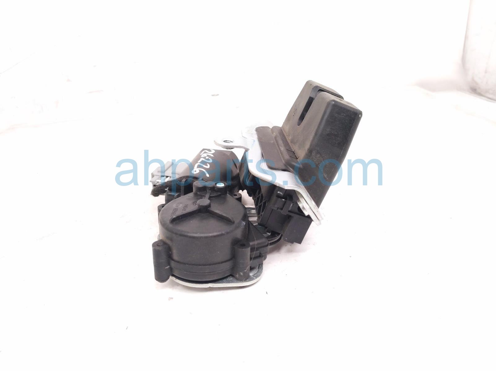 2020 Ford Explorer Rear Tailgate Lock Latch Actuator FA1Z 7443150 B Replacement 2020 Ford Explorer Rear Tailgate Lock Latch Actuator FA1Z 7443150 B Replacement thumbnail