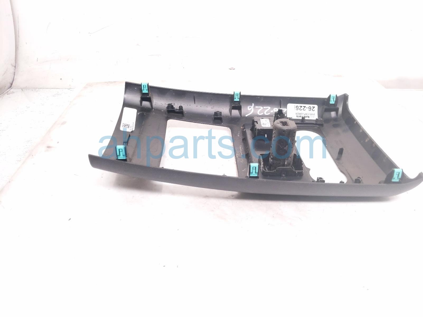 2020 Ford Explorer Rear Console Trim Panel W/usb blk MB5Z 78045E24 AC Replacement 2020 Ford Explorer Rear Console Trim Panel W/usb blk MB5Z 78045E24 AC Replacement thumbnail