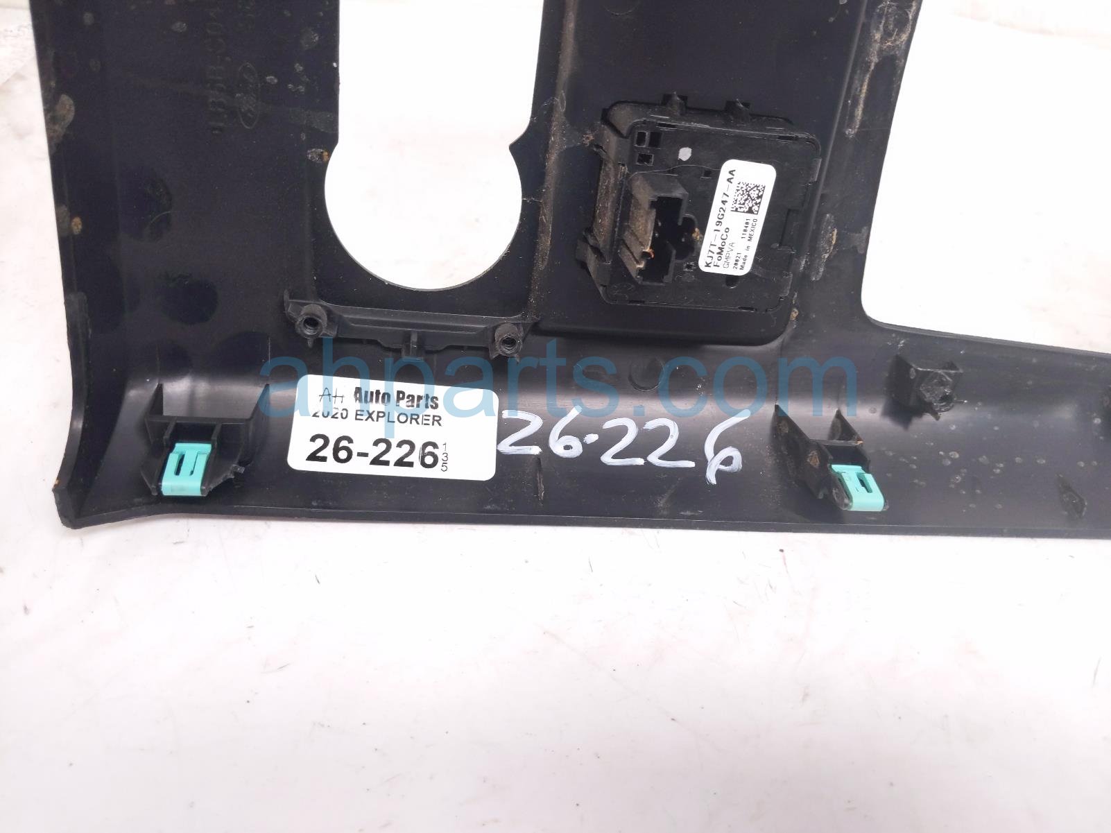 2020 Ford Explorer Rear Console Trim Panel W/usb blk MB5Z 78045E24 AC Replacement 2020 Ford Explorer Rear Console Trim Panel W/usb blk MB5Z 78045E24 AC Replacement thumbnail