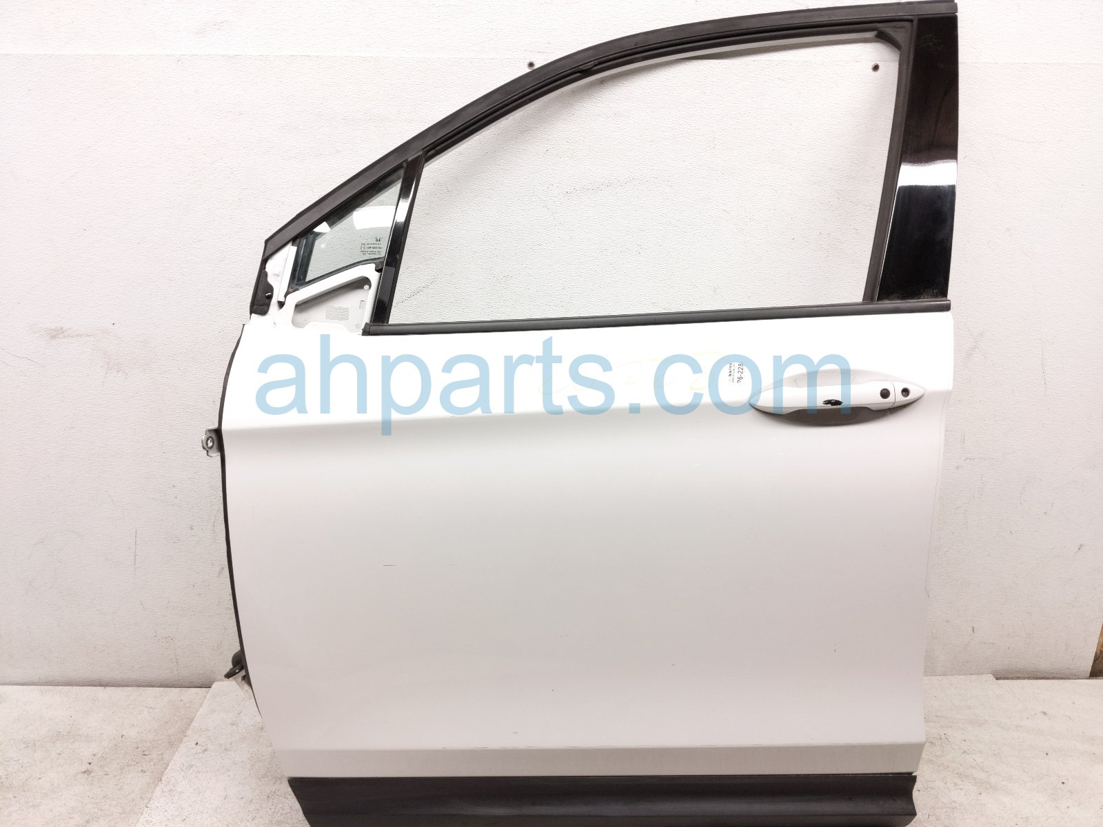Honda FR/LH DOOR - WHITE - NO MIRROR/TRIM