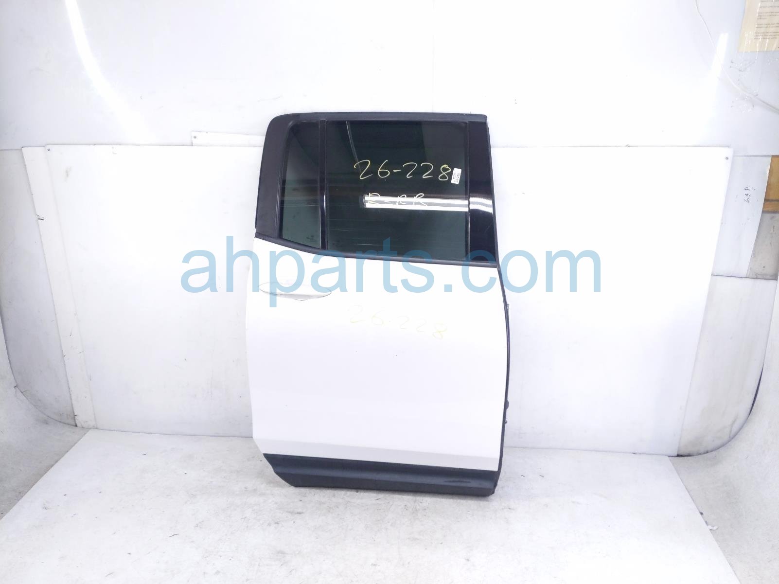 Honda RR/RH DOOR - WHITE - NO INSIDE TRIM