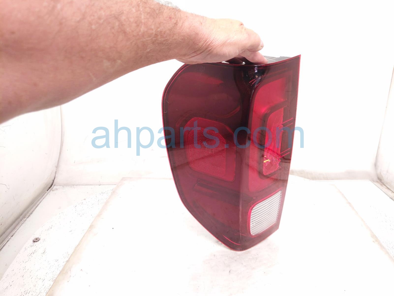 Honda LH TAIL LAMP (ON BODY)