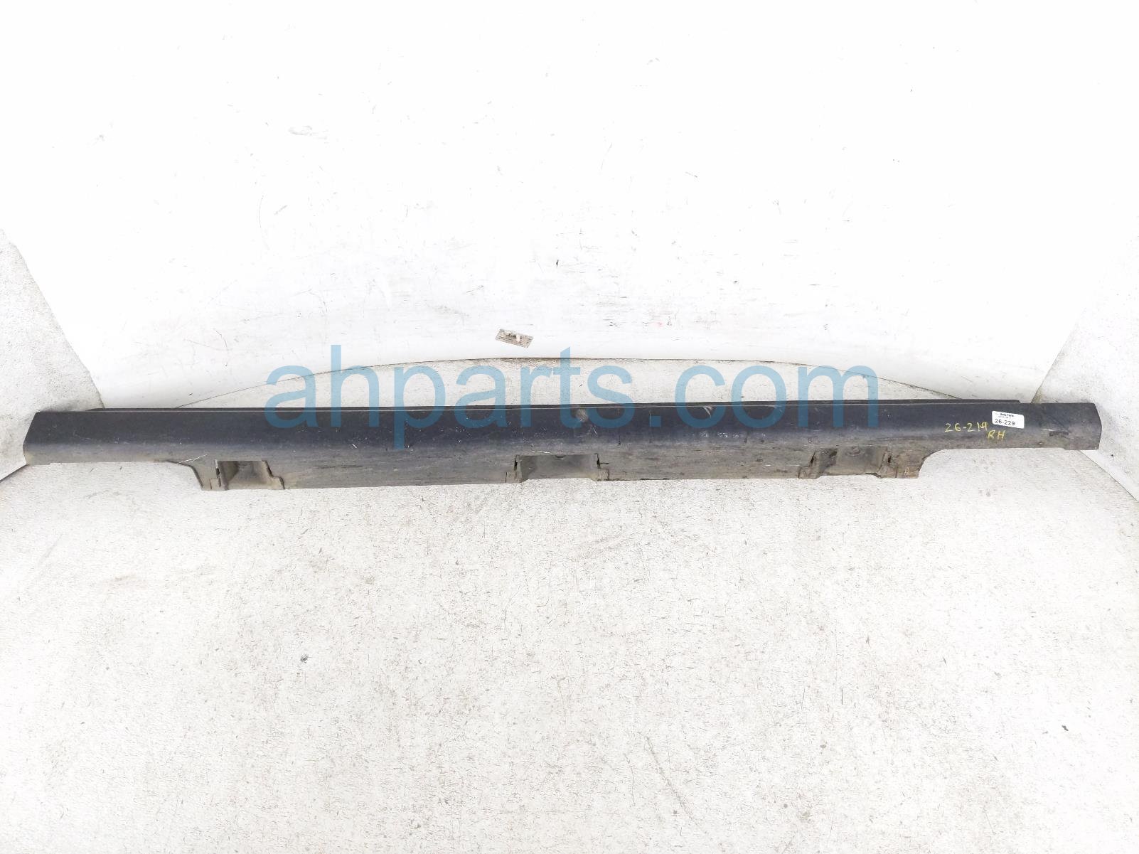 Honda RH SIDE SKIRT / MOLDING - BLACK