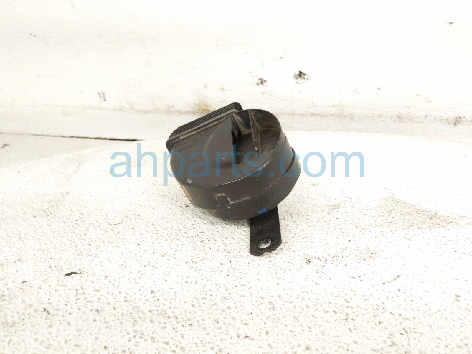 2026 Toyota Camry Low Pitch Note Horn 86520 0E020 Replacement 2026 Toyota Camry Low Pitch Note Horn 86520 0E020 Replacement thumbnail