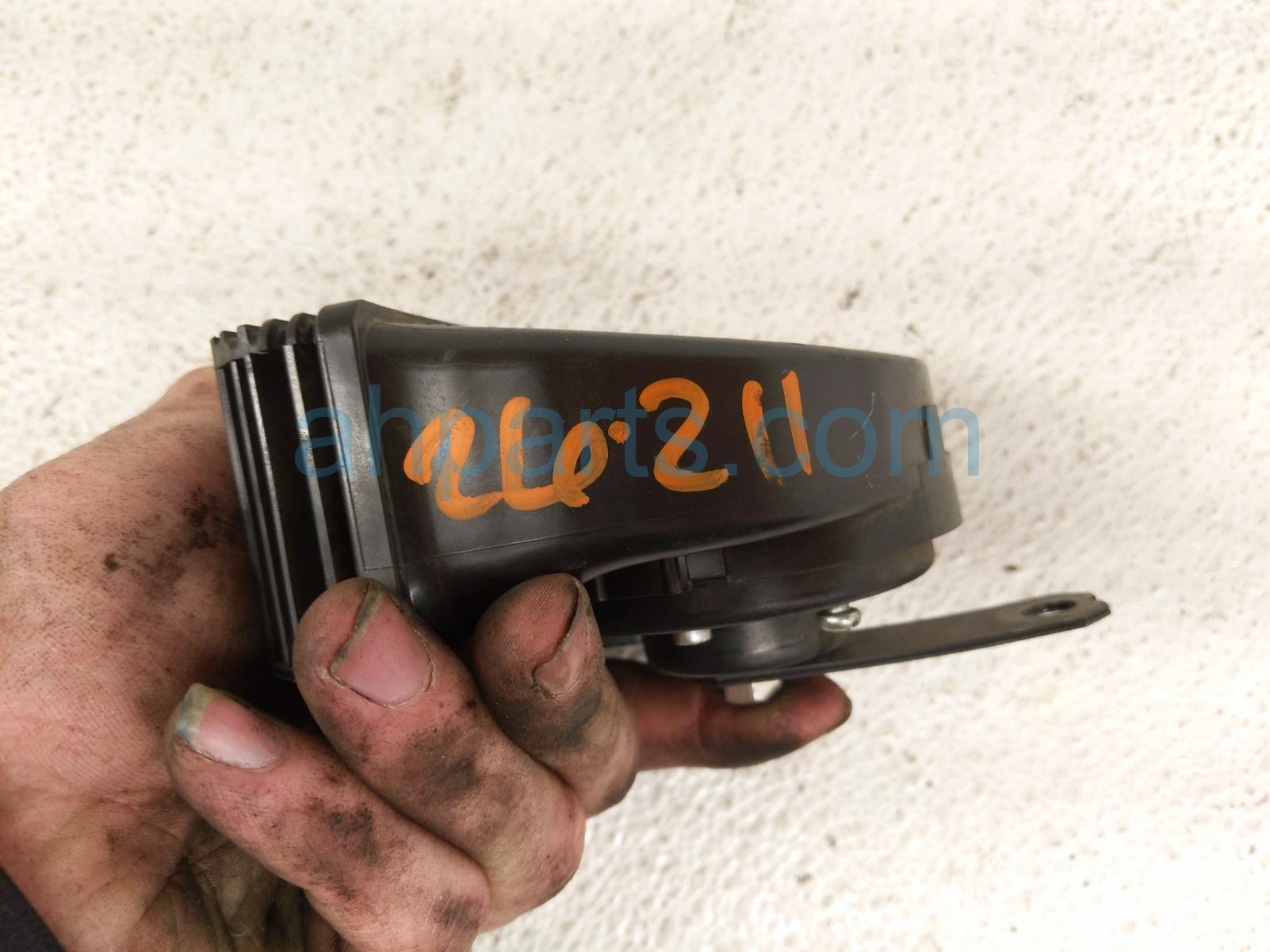 2026 Toyota Camry Low Pitch Note Horn 86520 0E020 Replacement 2026 Toyota Camry Low Pitch Note Horn 86520 0E020 Replacement thumbnail
