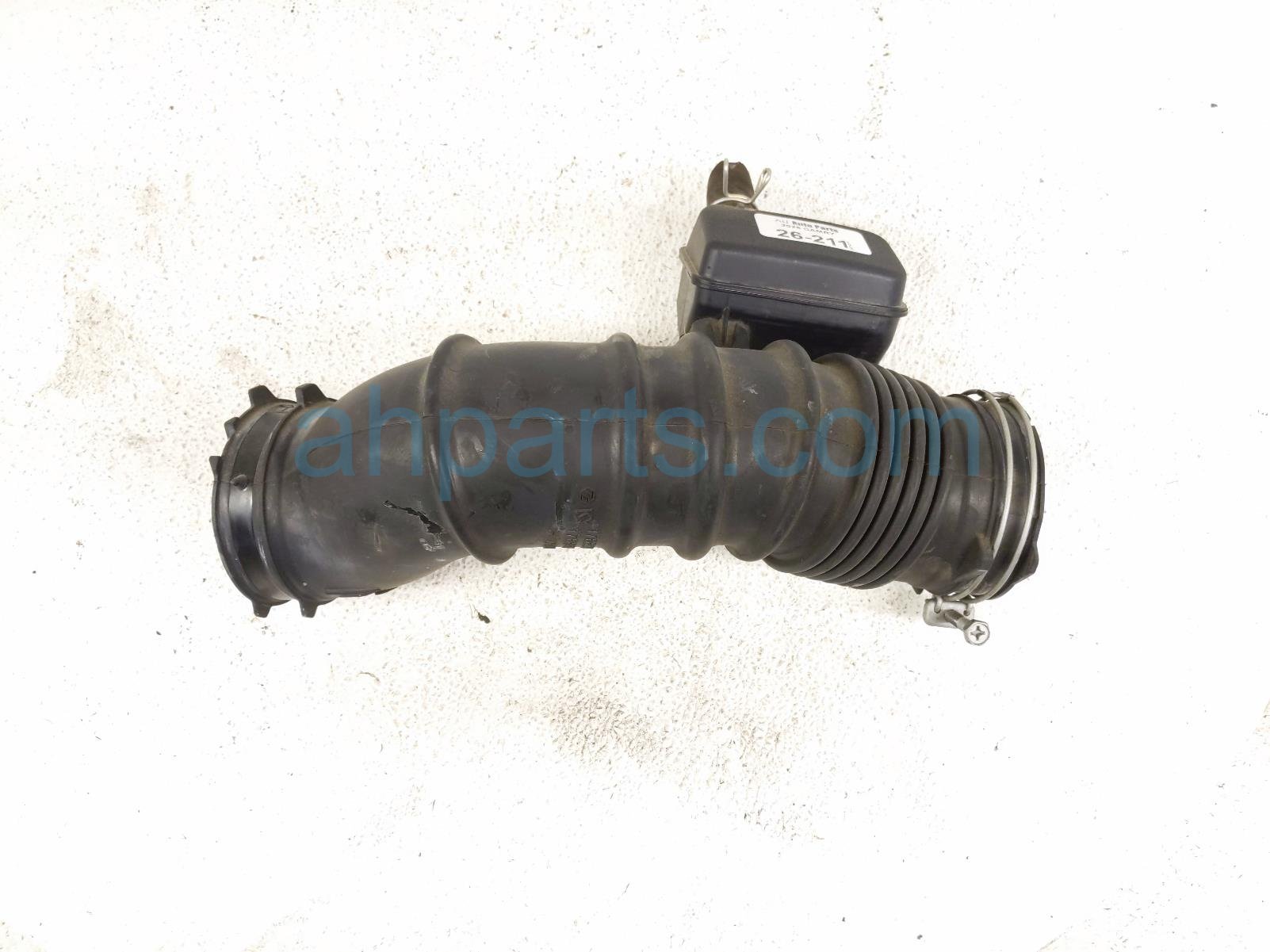 Toyota AIR INTAKE HOSE TUBE W/RESONATOR