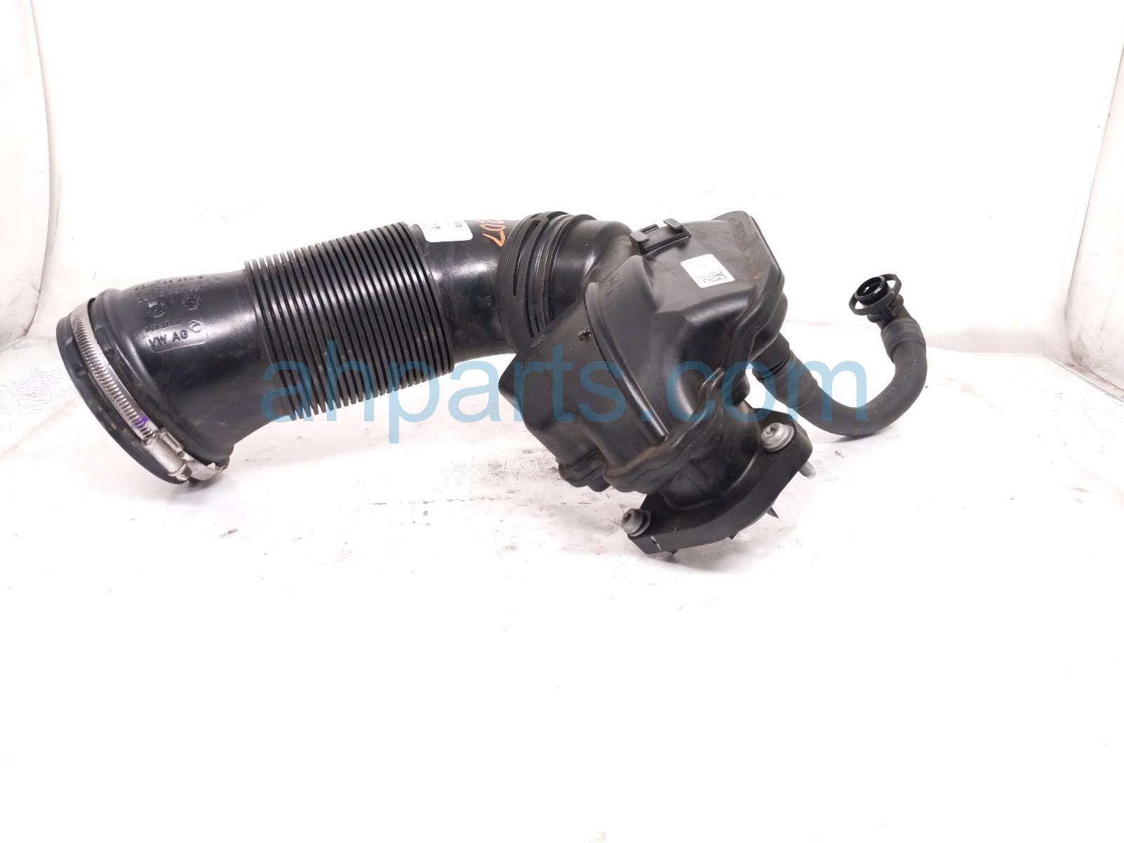 2023 Volkswagen Taos Air Intake Hose W/resonator 1.5t 05E 129 654 S Replacement 2023 Volkswagen Taos Air Intake Hose W/resonator 1.5t 05E 129 654 S Replacement thumbnail