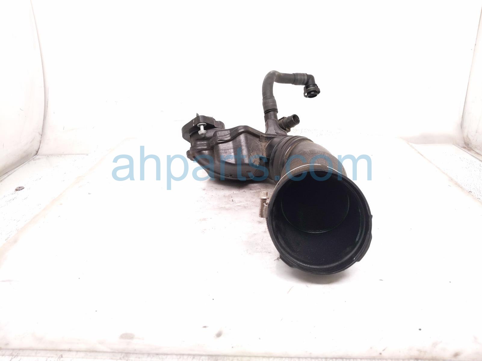 2023 Volkswagen Taos Air Intake Hose W/resonator 1.5t 05E 129 654 S Replacement 2023 Volkswagen Taos Air Intake Hose W/resonator 1.5t 05E 129 654 S Replacement thumbnail