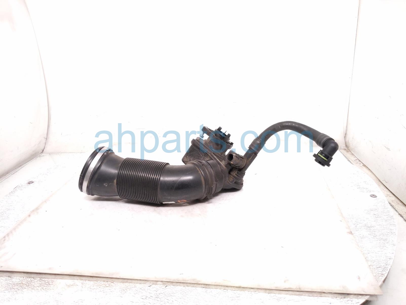 2023 Volkswagen Taos Air Intake Hose W/resonator 1.5t 05E 129 654 S Replacement 2023 Volkswagen Taos Air Intake Hose W/resonator 1.5t 05E 129 654 S Replacement thumbnail