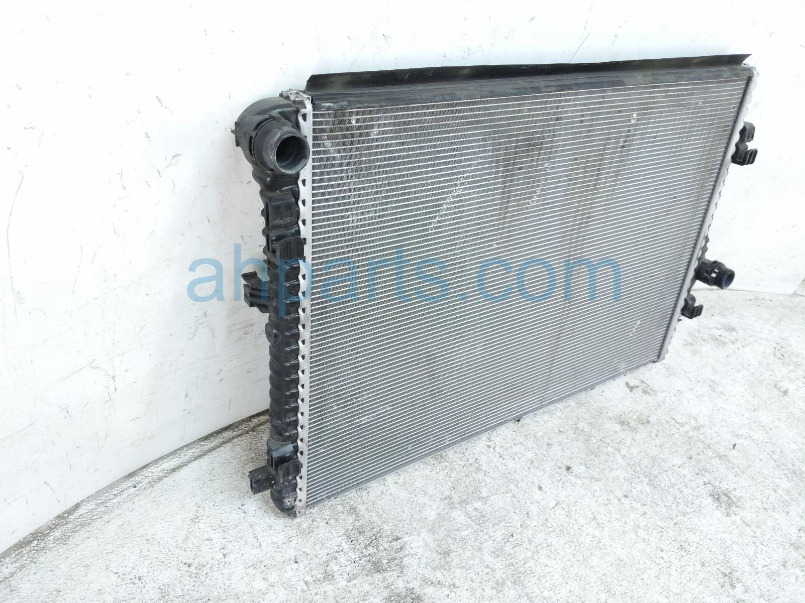 2023 Volkswagen Taos Rear Radiator 1.5t Fwd 5QM 121 251 AB Replacement 2023 Volkswagen Taos Rear Radiator 1.5t Fwd 5QM 121 251 AB Replacement thumbnail