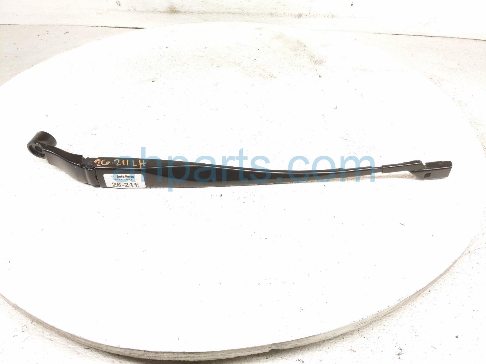 Toyota LH WINDSHIELD WIPER ARM