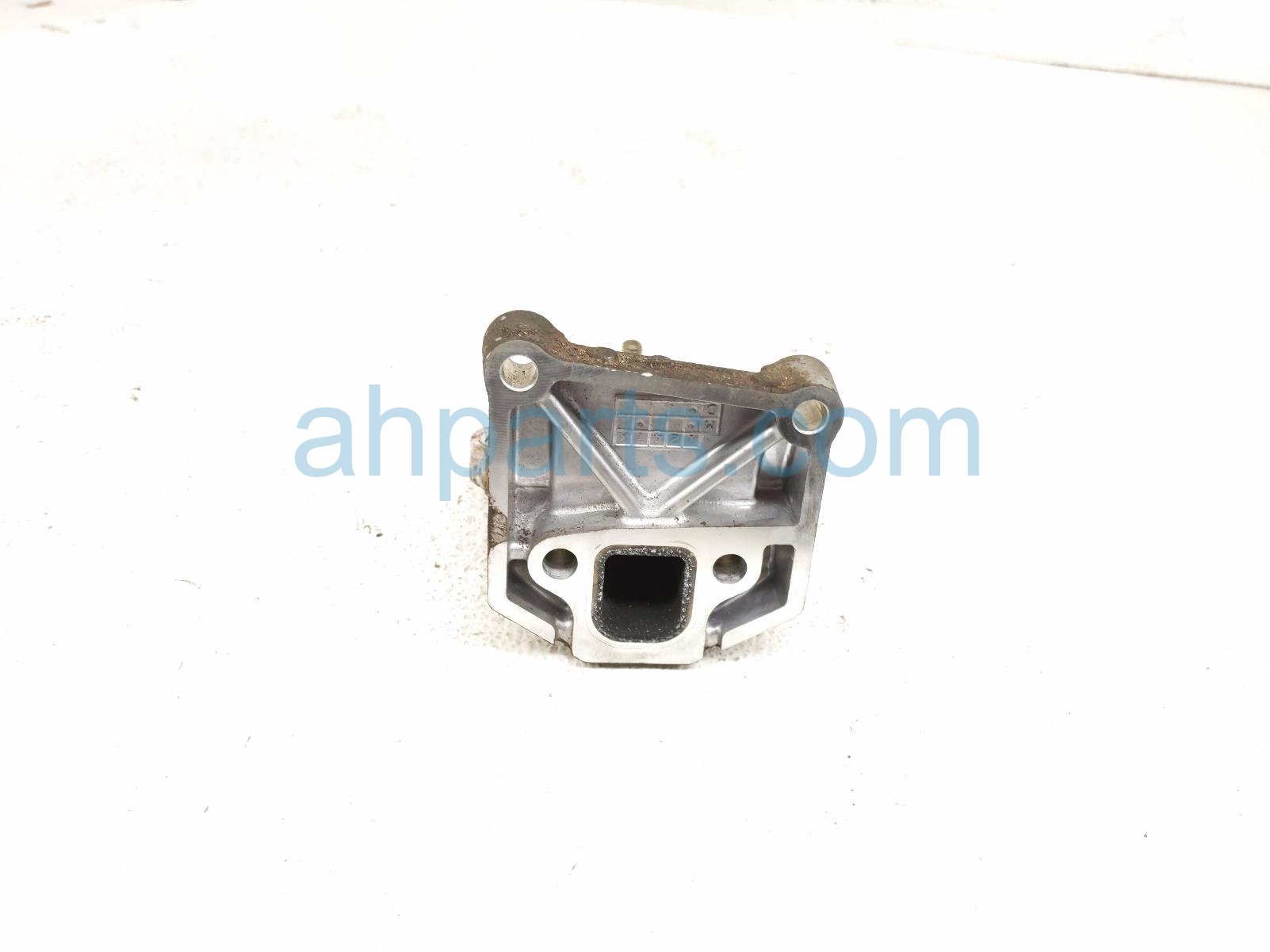 2024 Honda Accord Egr Valve Passage Hybrid 2.0l 18711 6MA J00 Replacement 2024 Honda Accord Egr Valve Passage Hybrid 2.0l 18711 6MA J00 Replacement thumbnail