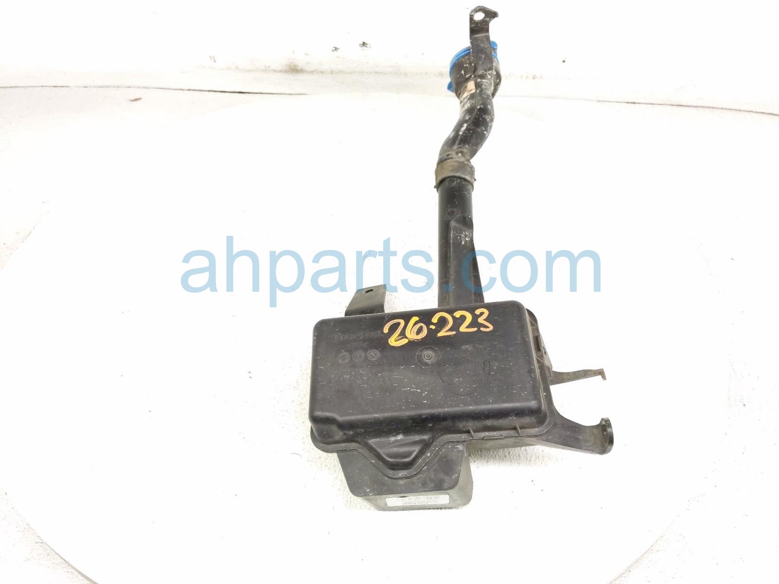 Honda WINDSHIELD WASHER RESERVOIR TANK