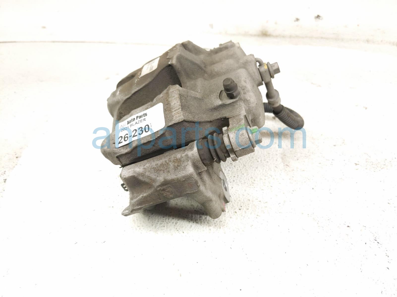 2021 Chevy Blazer Core Core Front Driver Brake Caliper 13542336 Replacement 2021 Chevy Blazer Core Core Front Driver Brake Caliper 13542336 Replacement thumbnail