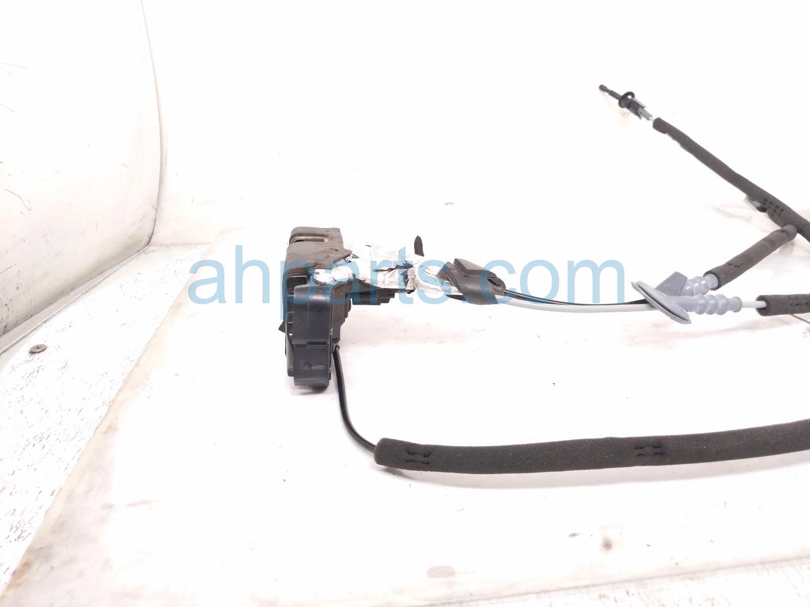 2020 Ford Explorer Rear Passenger Door Lock Actuator Latch MB5Z 78264A26 E Replacement 2020 Ford Explorer Rear Passenger Door Lock Actuator Latch MB5Z 78264A26 E Replacement thumbnail