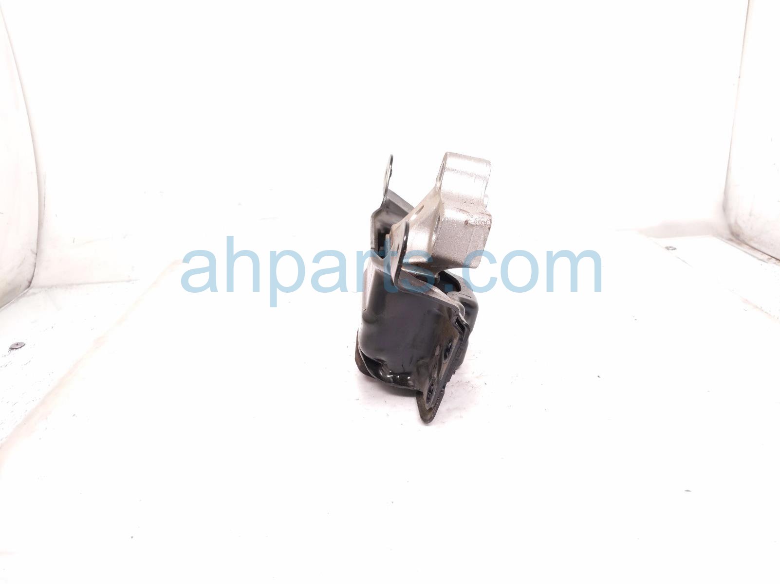 2023 Volkswagen Taos Engine/motor Driver Side Engine Mount 1.5t Fwd 5WA 199 262 S Replacement 2023 Volkswagen Taos Engine/motor Driver Side Engine Mount 1.5t Fwd 5WA 199 262 S Replacement thumbnail