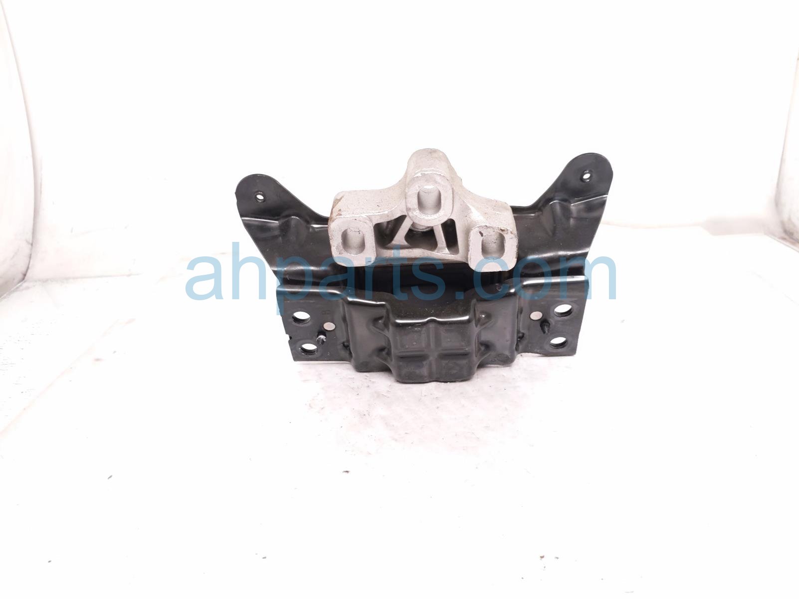 2023 Volkswagen Taos Engine/motor Driver Side Engine Mount 1.5t Fwd 5WA 199 262 S Replacement 2023 Volkswagen Taos Engine/motor Driver Side Engine Mount 1.5t Fwd 5WA 199 262 S Replacement thumbnail