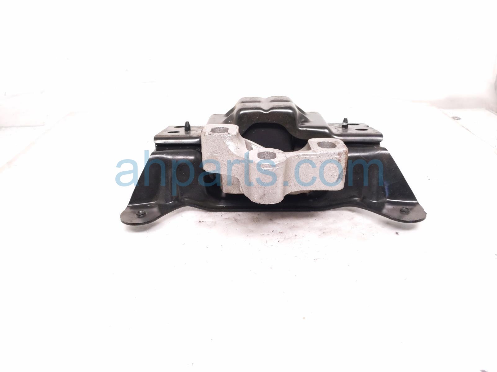 2023 Volkswagen Taos Engine/motor Driver Side Engine Mount 1.5t Fwd 5WA 199 262 S Replacement 2023 Volkswagen Taos Engine/motor Driver Side Engine Mount 1.5t Fwd 5WA 199 262 S Replacement thumbnail