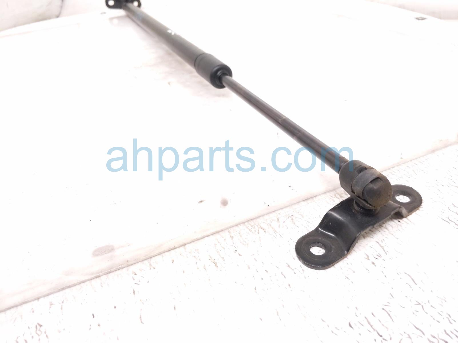 2024 Honda HR V Rear Driver Trunk Strut / Lift Cylinder 74870 3W0 305 Replacement 2024 Honda HR V Rear Driver Trunk Strut / Lift Cylinder 74870 3W0 305 Replacement thumbnail