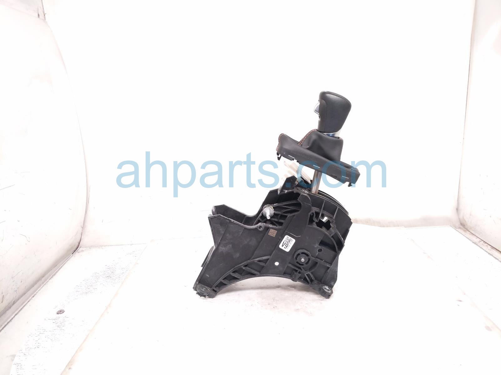 Honda A/T FLOOR SHIFTER W/KNOB ASSY