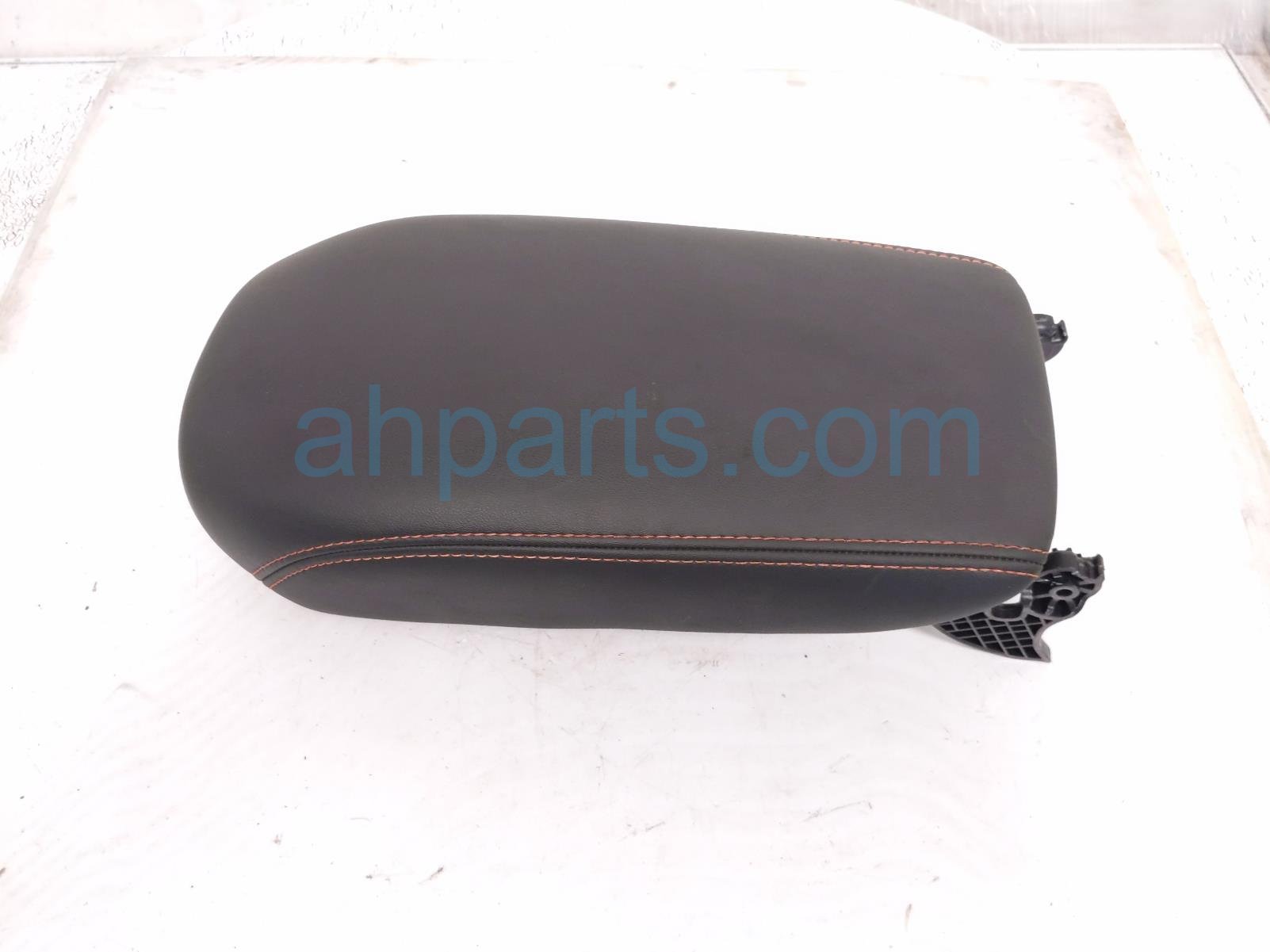 Honda CENTER CONSOLE LID - BLACK LTHR
