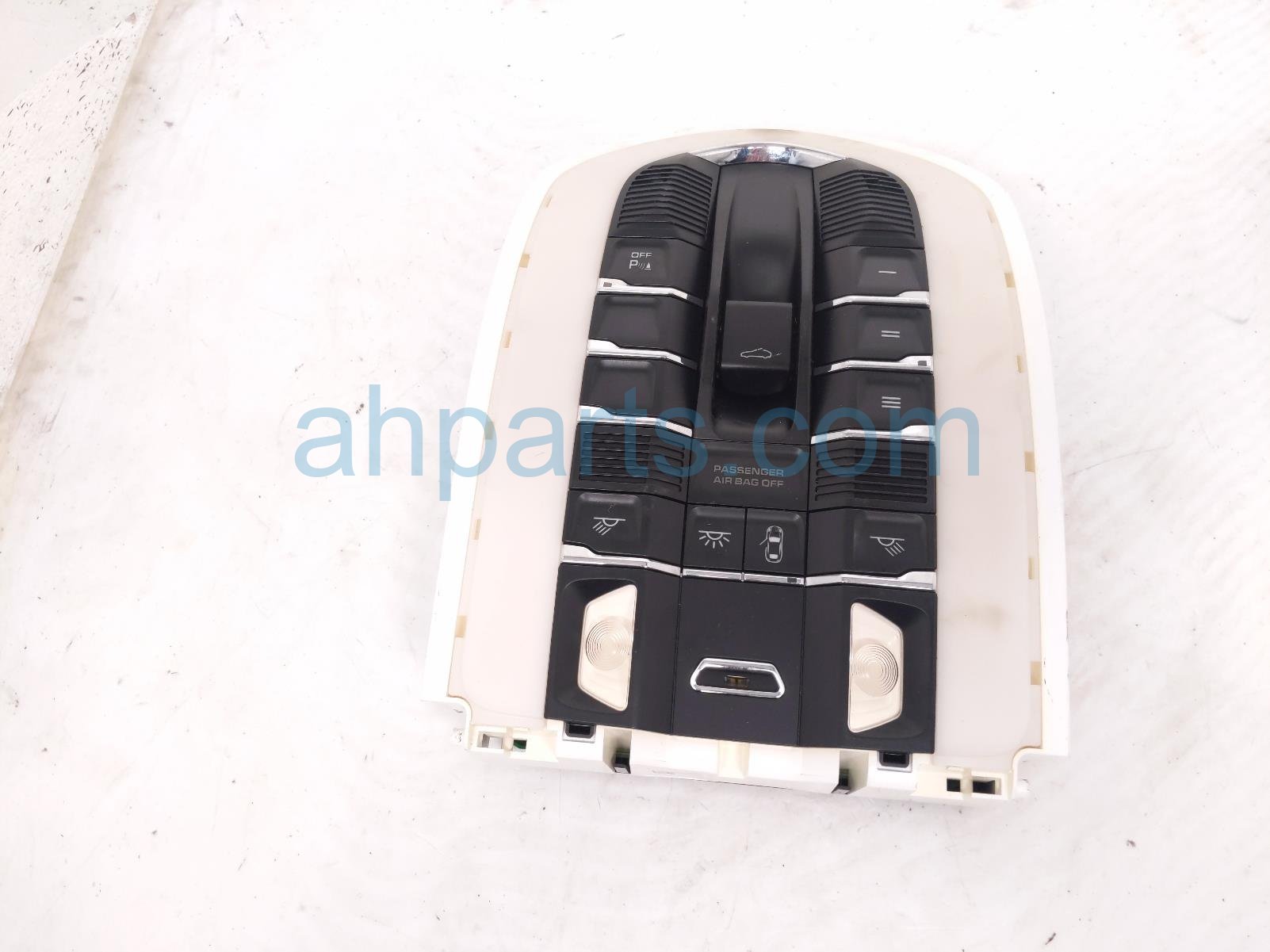 2011 Porsche Panamera Overhead Console / Map Light Tan 7PP 868 404 QH Replacement 2011 Porsche Panamera Overhead Console / Map Light Tan 7PP 868 404 QH Replacement thumbnail