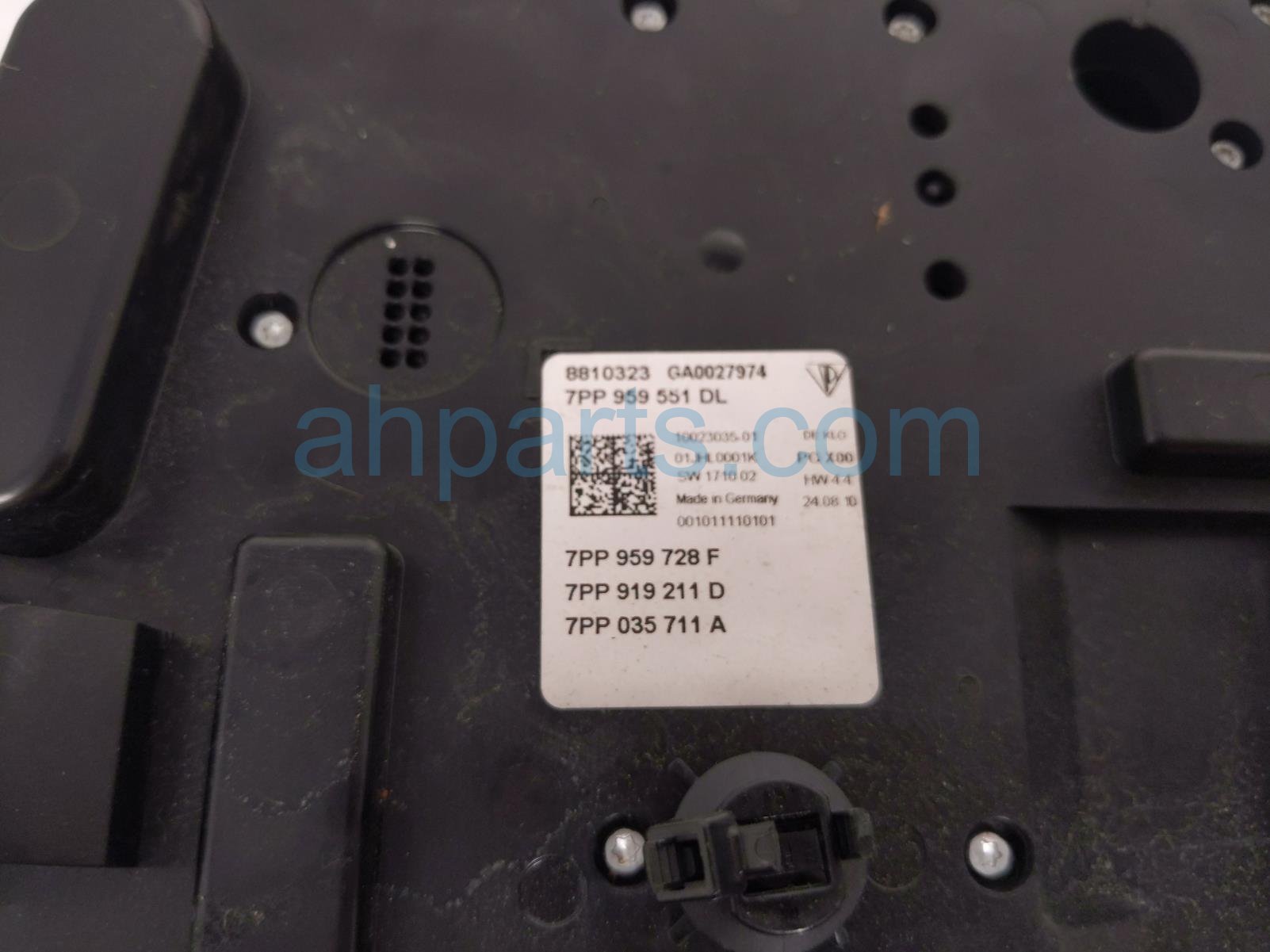 2011 Porsche Panamera Overhead Console / Map Light Tan 7PP 868 404 QH Replacement 2011 Porsche Panamera Overhead Console / Map Light Tan 7PP 868 404 QH Replacement thumbnail
