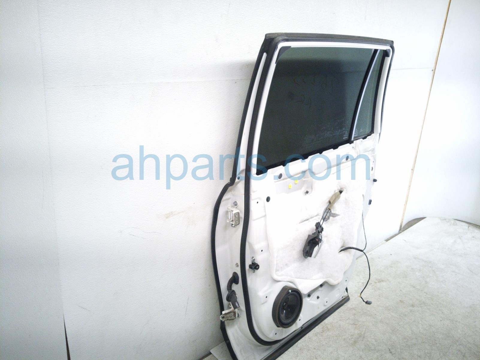 2020 Honda Pilot Rear Passenger Door White No Inside Trim* 67510 TG7 A01ZZ Replacement 2020 Honda Pilot Rear Passenger Door White No Inside Trim* 67510 TG7 A01ZZ Replacement thumbnail