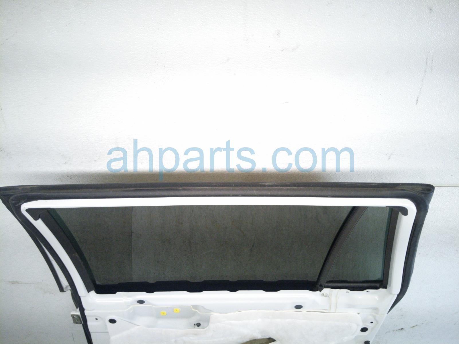 2020 Honda Pilot Rear Passenger Door White No Inside Trim* 67510 TG7 A01ZZ Replacement 2020 Honda Pilot Rear Passenger Door White No Inside Trim* 67510 TG7 A01ZZ Replacement thumbnail