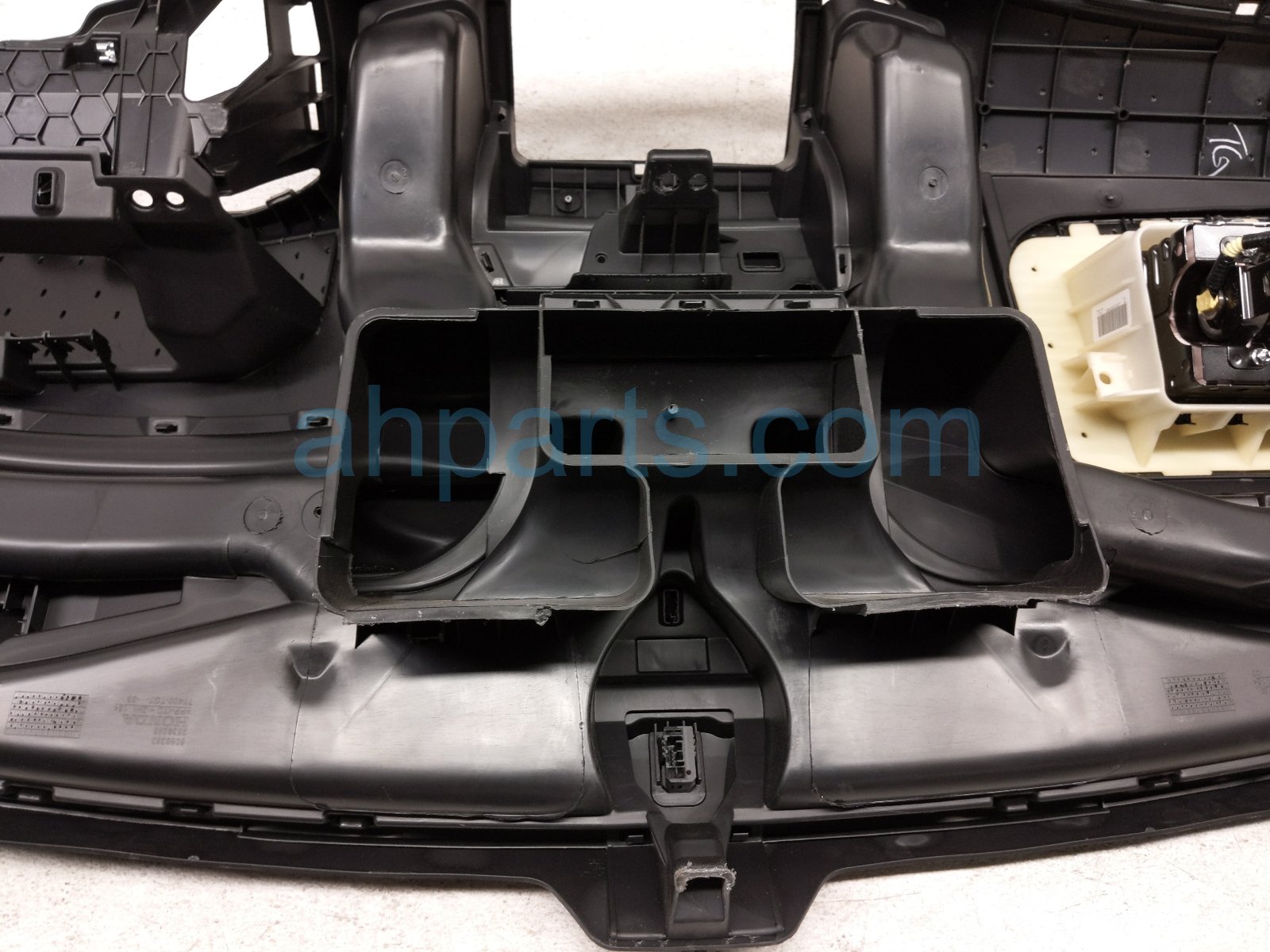 2020 Honda Pilot Dashboard W/ Airbag 77100 TG7 A02ZA Replacement 2020 Honda Pilot Dashboard W/ Airbag 77100 TG7 A02ZA Replacement thumbnail