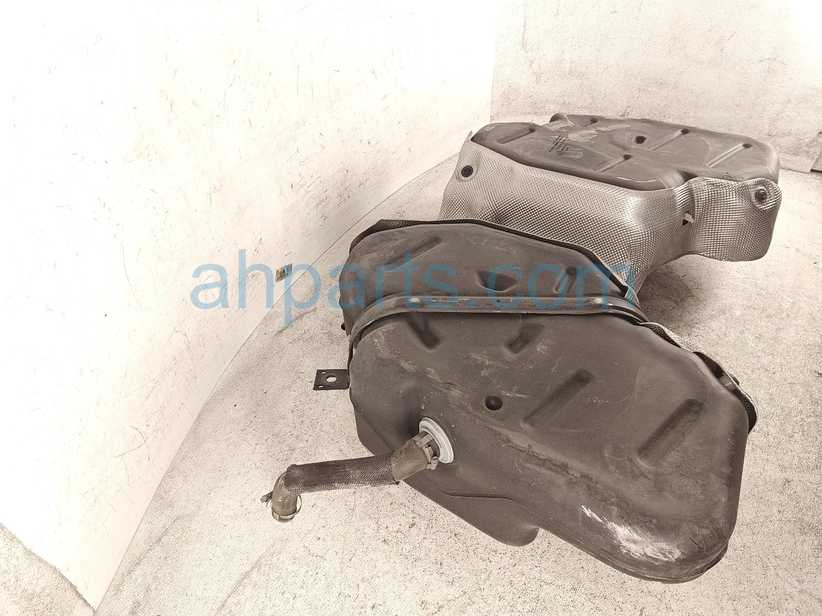 2024 Jeep Grand Cherokee Gas / Fuel Tank 68538080AD Replacement 2024 Jeep Grand Cherokee Gas / Fuel Tank 68538080AD Replacement thumbnail