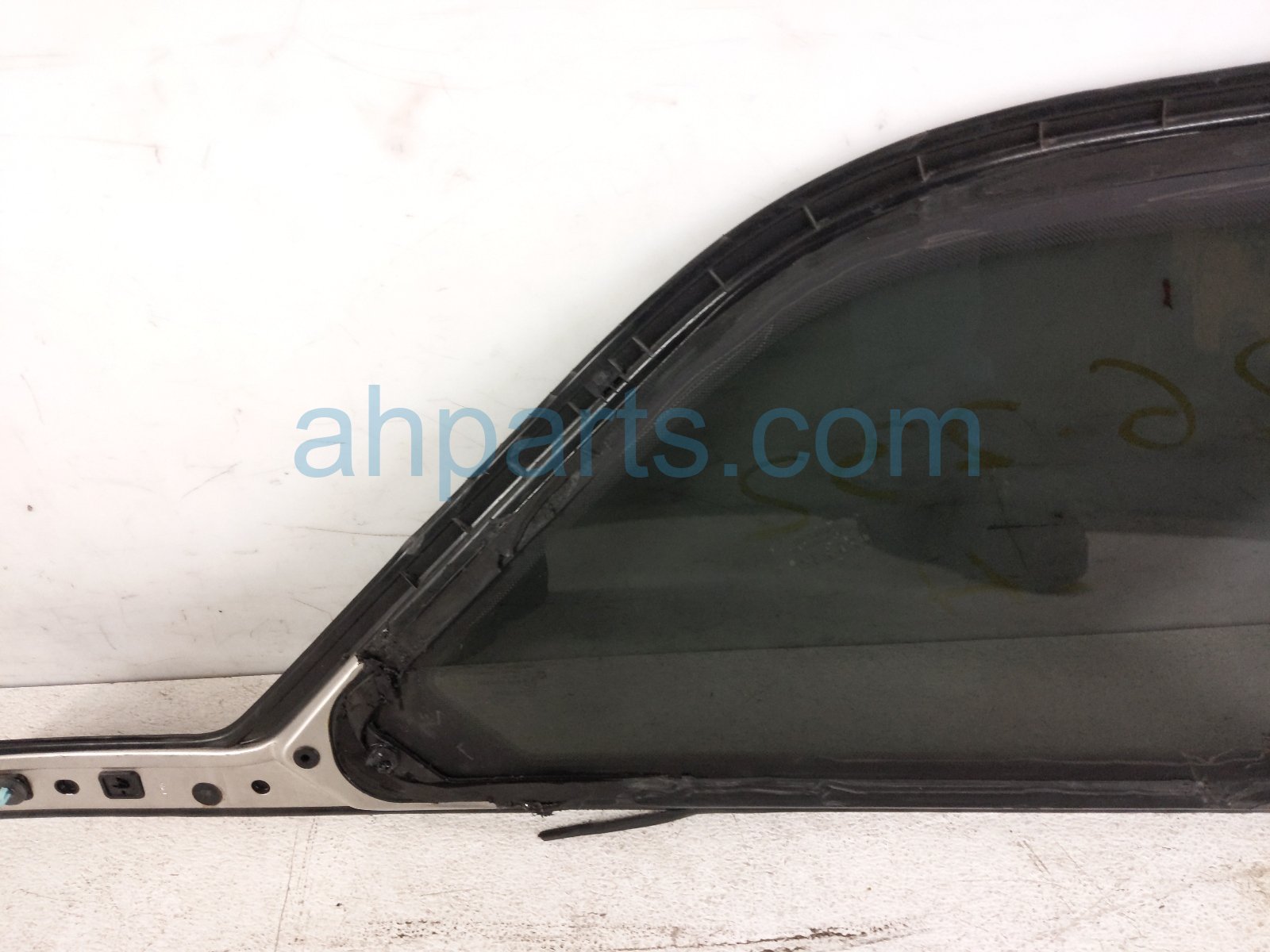 2024 Jeep Grand Cherokee Driver Quarter Window Glass 68612931AB Replacement 2024 Jeep Grand Cherokee Driver Quarter Window Glass 68612931AB Replacement thumbnail