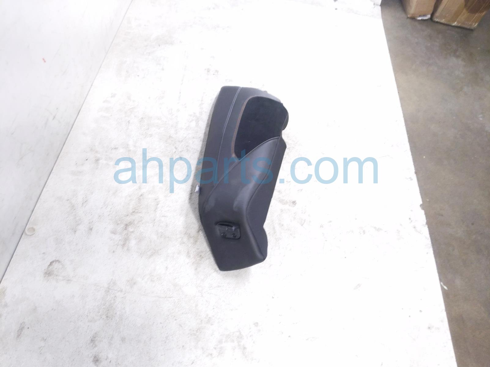 2020 Toyota Avalon Rear Driver Bolster W/airbag Blk Xse 73940 06110 Replacement 2020 Toyota Avalon Rear Driver Bolster W/airbag Blk Xse 73940 06110 Replacement thumbnail