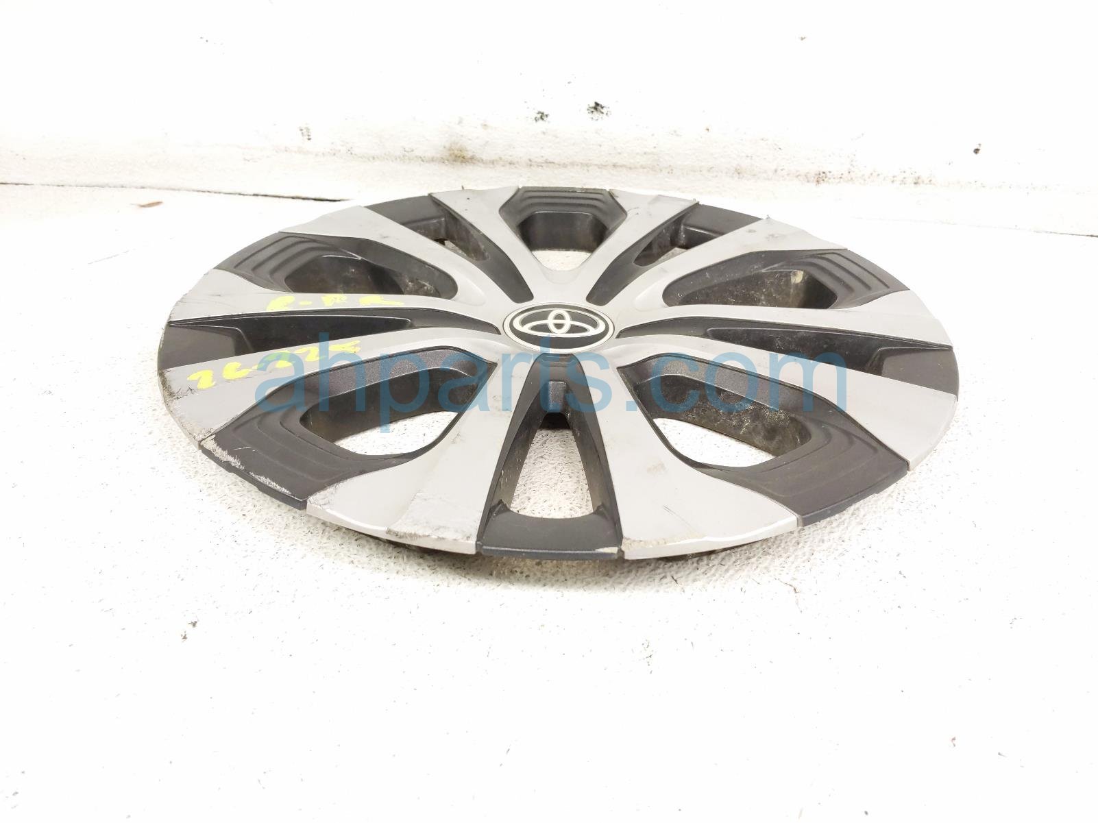 2022 Toyota Prius Hub Rear Passenger 15" Wheel Cover Cap Prime 42602 47261 Replacement 2022 Toyota Prius Hub Rear Passenger 15" Wheel Cover Cap Prime 42602 47261 Replacement thumbnail