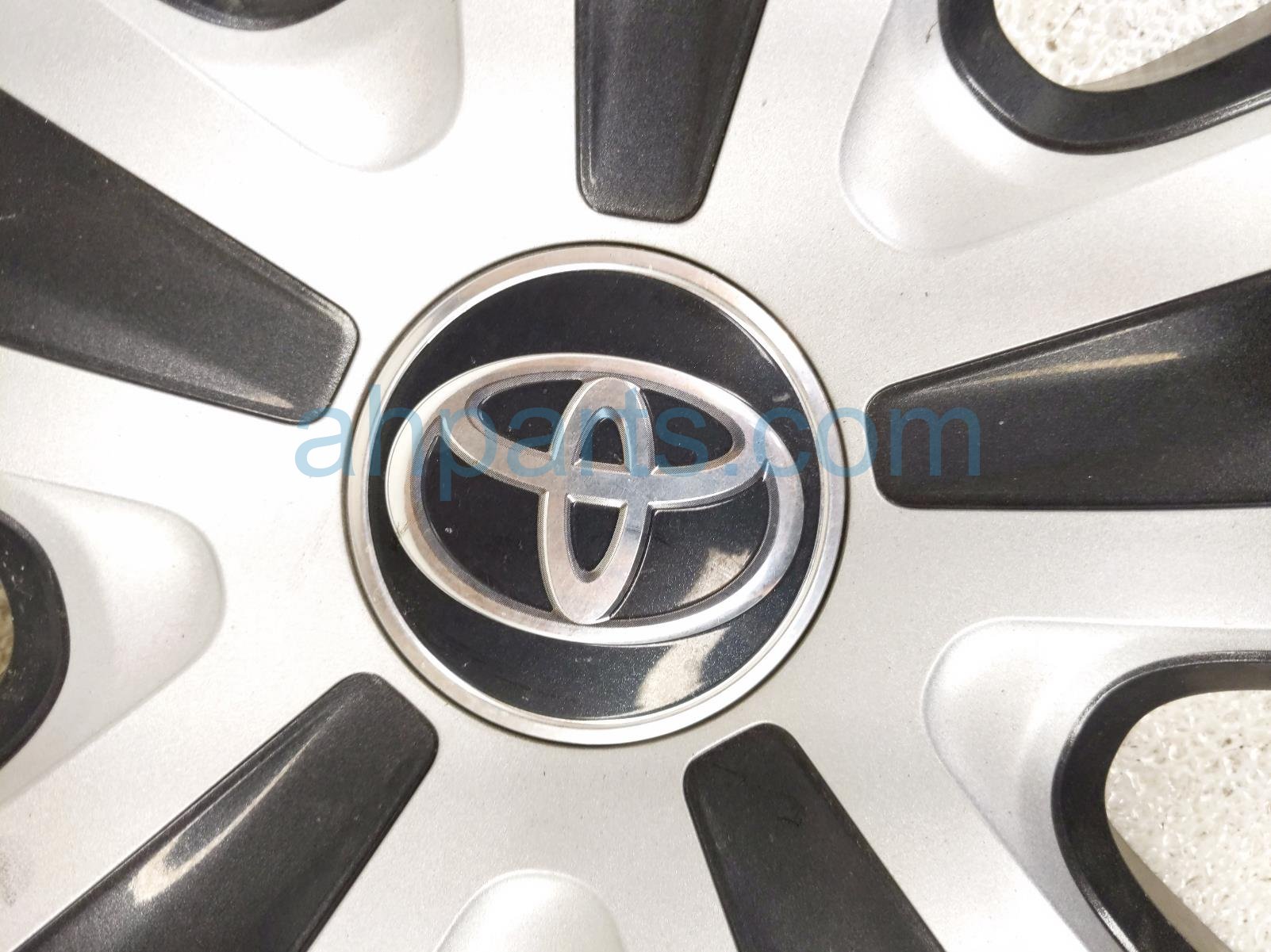 2022 Toyota Prius Hub Rear Passenger 15" Wheel Cover Cap Prime 42602 47261 Replacement 2022 Toyota Prius Hub Rear Passenger 15" Wheel Cover Cap Prime 42602 47261 Replacement thumbnail