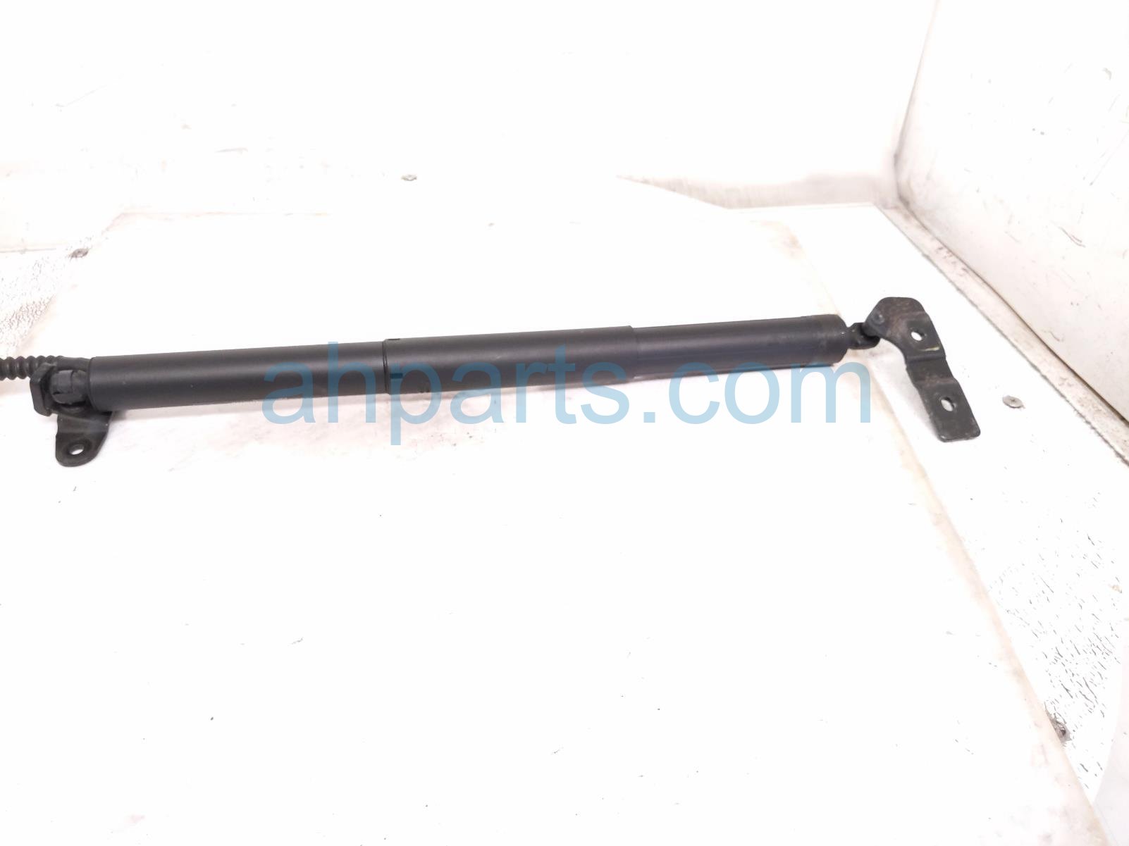 2018 BMW X5 Rear Tail Window Regulator Passenger Power Liftgate Strut Actuator 51 24 7 294 470 Replacement 2018 BMW X5 Rear Tail Window Regulator Passenger Power Liftgate Strut Actuator 51 24 7 294 470 Replacement thumbnail