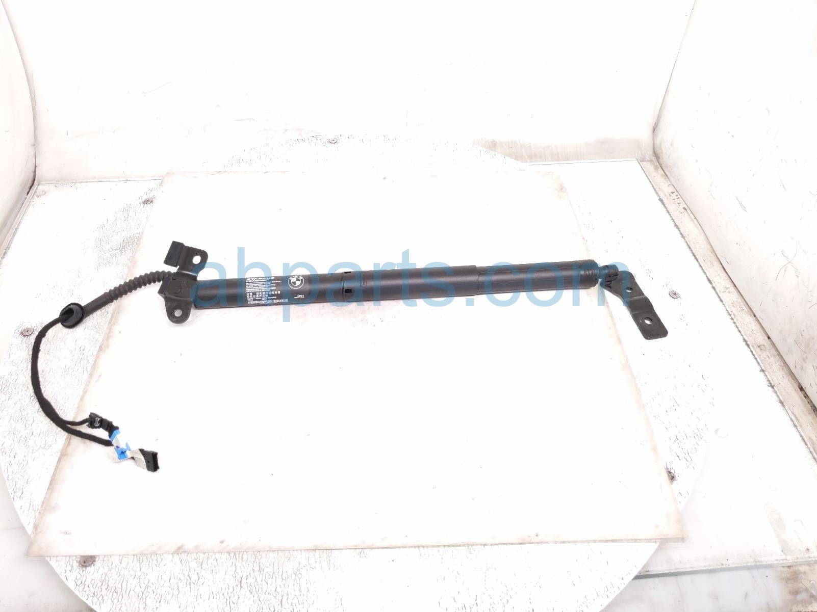 2018 BMW X5 Rear Driver Power Liftgate Strut 51 24 7 294 469 Replacement 2018 BMW X5 Rear Driver Power Liftgate Strut 51 24 7 294 469 Replacement thumbnail