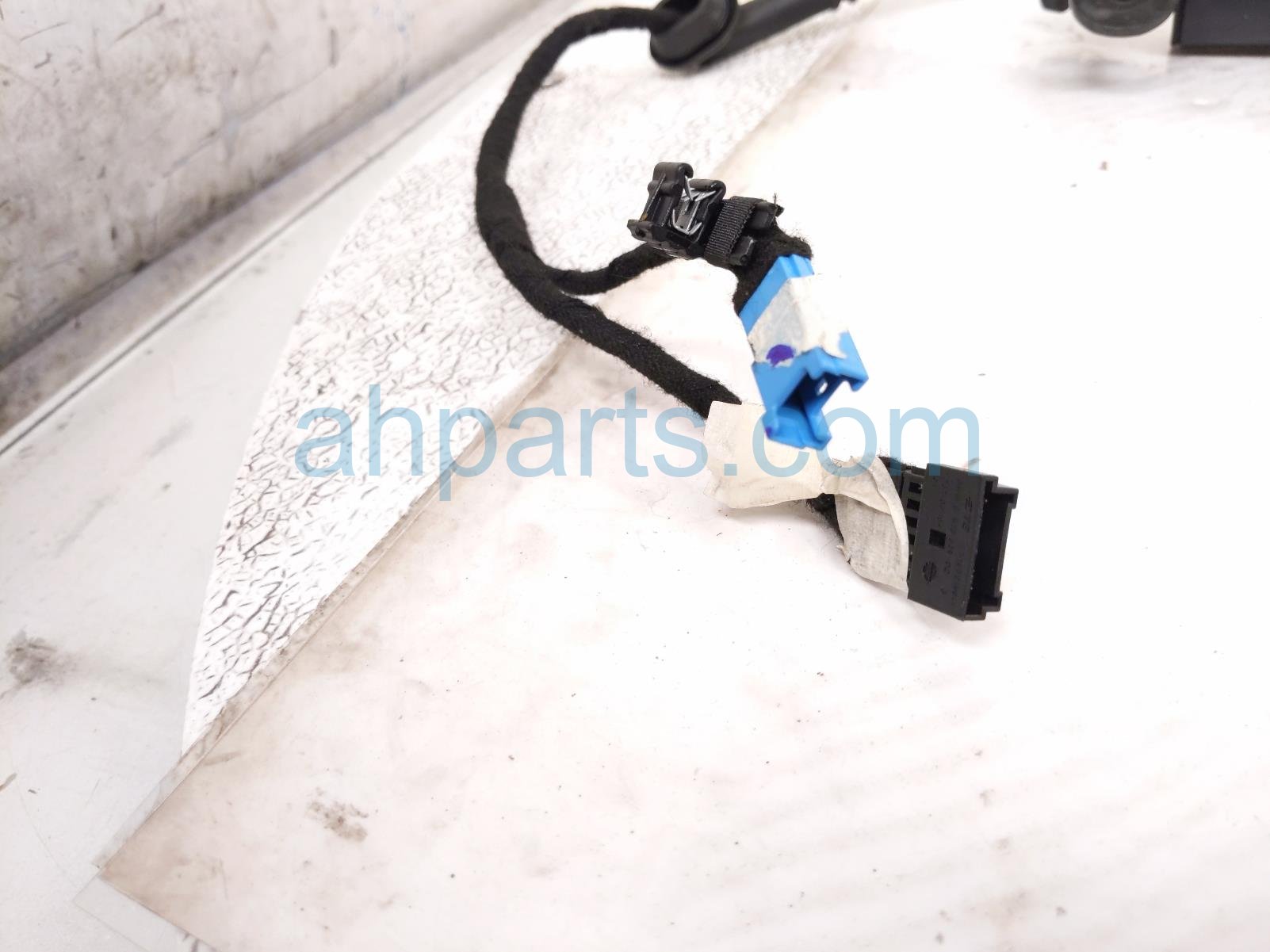 2018 BMW X5 Rear Driver Power Liftgate Strut 51 24 7 294 469 Replacement 2018 BMW X5 Rear Driver Power Liftgate Strut 51 24 7 294 469 Replacement thumbnail