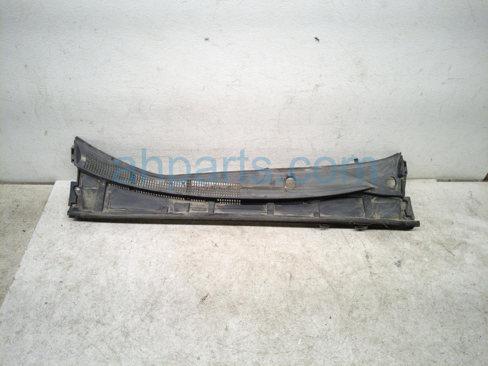 Toyota WINDSHIELD COWL GRILLE PANEL - SDN