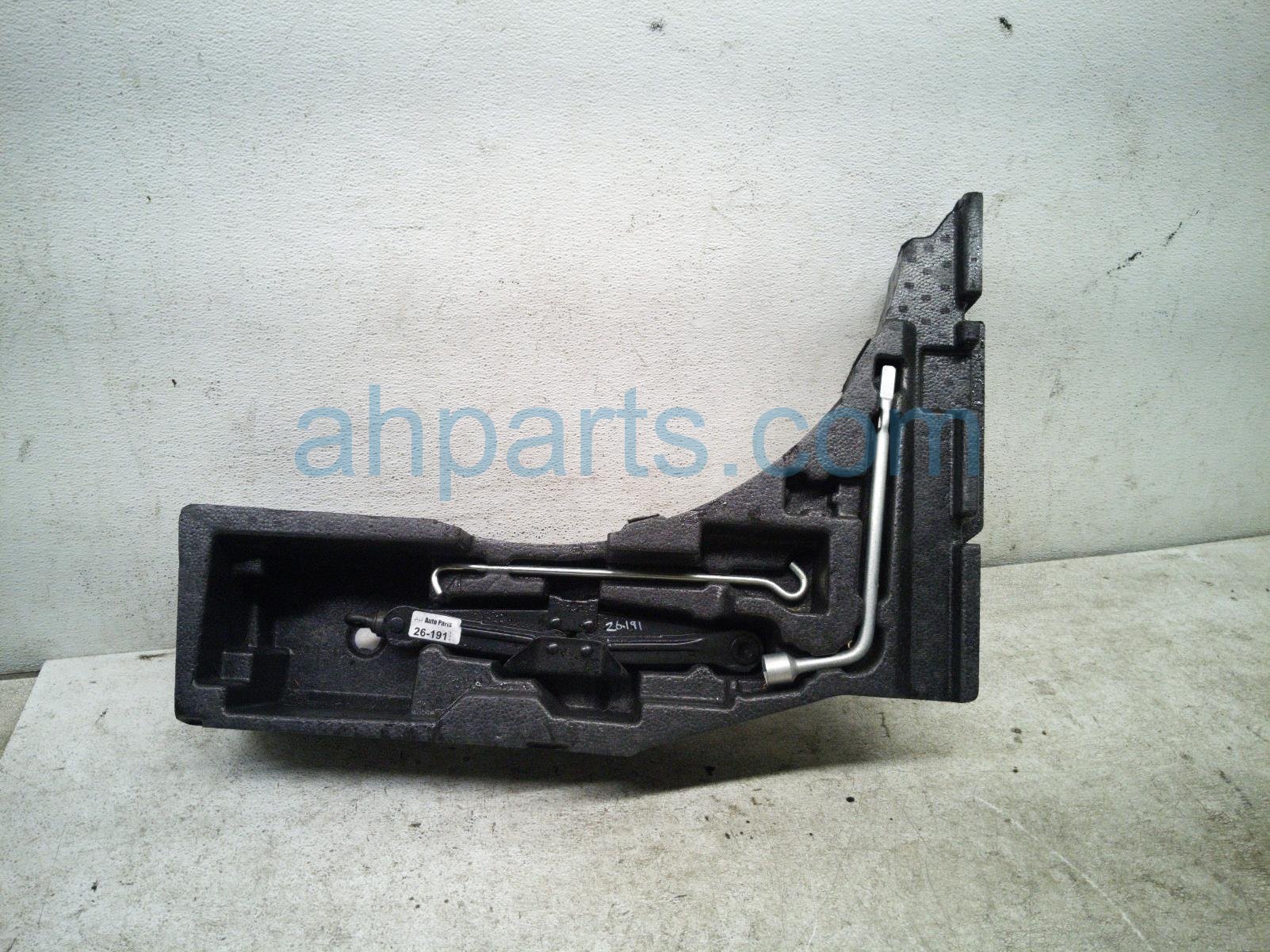 Toyota JACK TOOL KIT W/ FOAM HOLDER Toyota JACK TOOL KIT W/ FOAM HOLDER