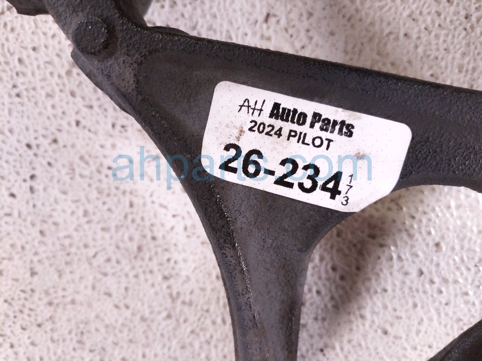 2024 Honda Pilot Rear Driver Upper Control Arm 52520 T90 A02 Replacement 2024 Honda Pilot Rear Driver Upper Control Arm 52520 T90 A02 Replacement thumbnail